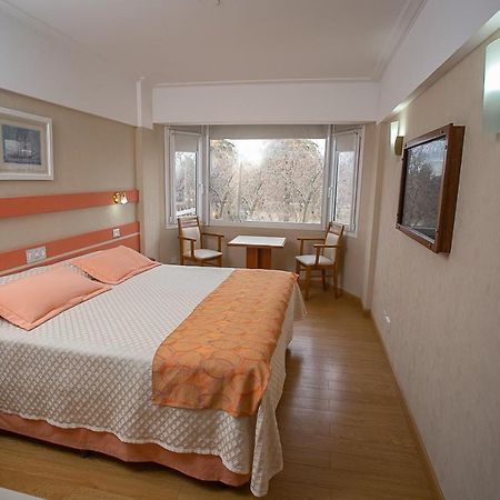 Hotel Dior Tandil Bagian luar foto