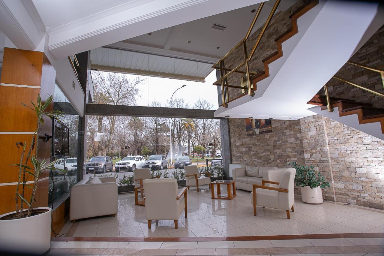 Hotel Dior Tandil Bagian luar foto