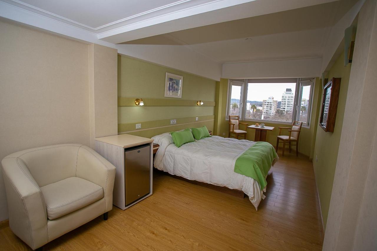 Hotel Dior Tandil Bagian luar foto