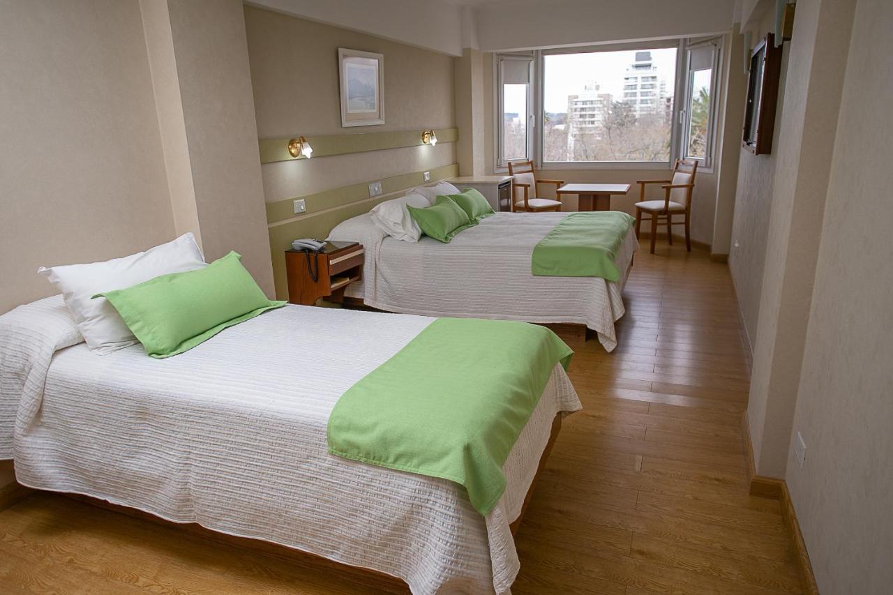 Hotel Dior Tandil Bagian luar foto