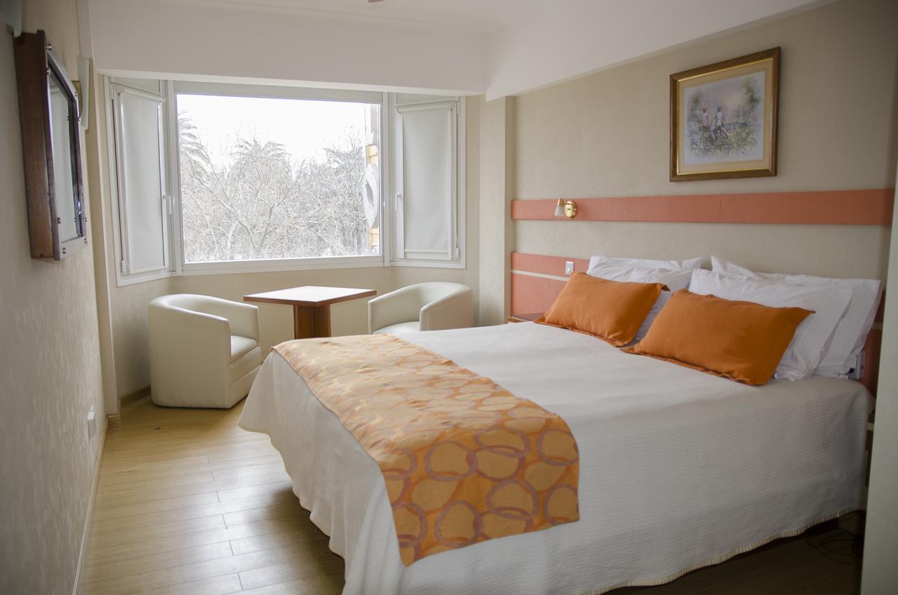 Hotel Dior Tandil Bagian luar foto