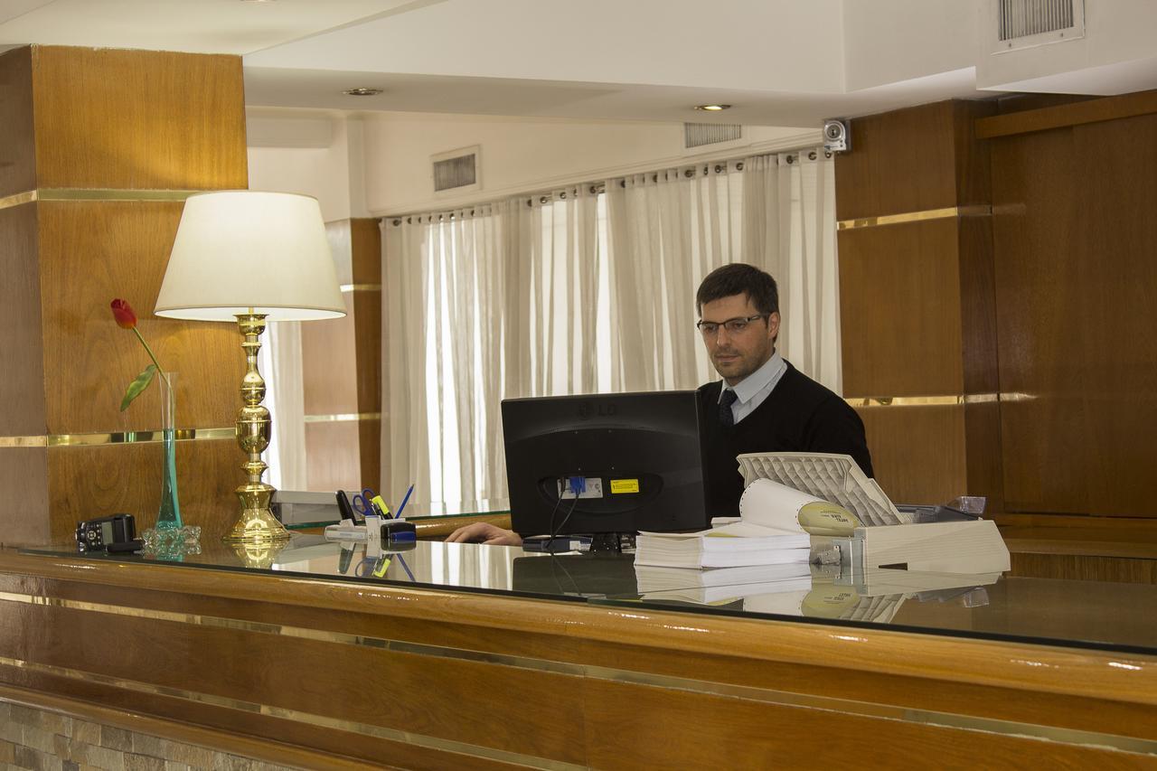 Hotel Dior Tandil Bagian luar foto